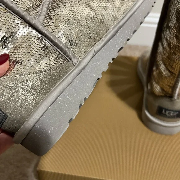 UGG Classic Short Silver Sparkles Boots in box - Picture 3 of 9